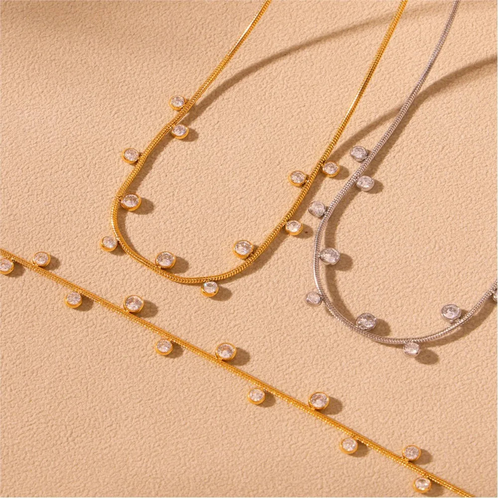 Choker Shiny Round Zircon Star Pendant.