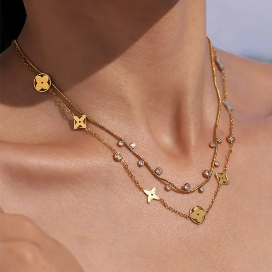 Choker Shiny Round Zircon Star Pendant.