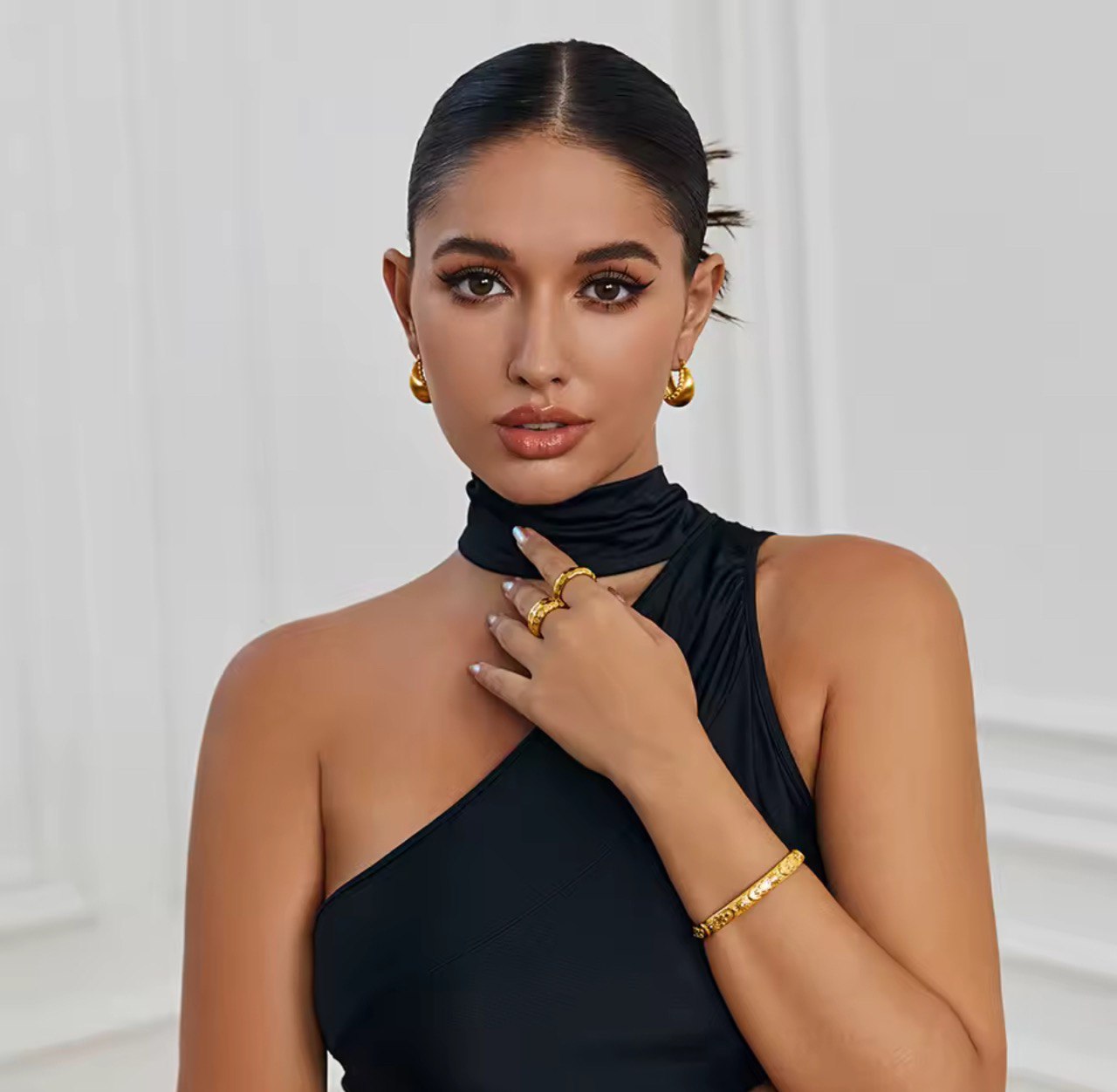 Mía Basket Hoop Earrings